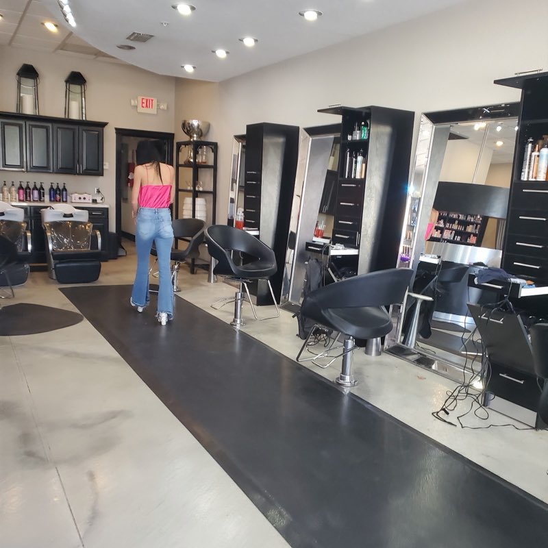 Modern styling stations and mirrors